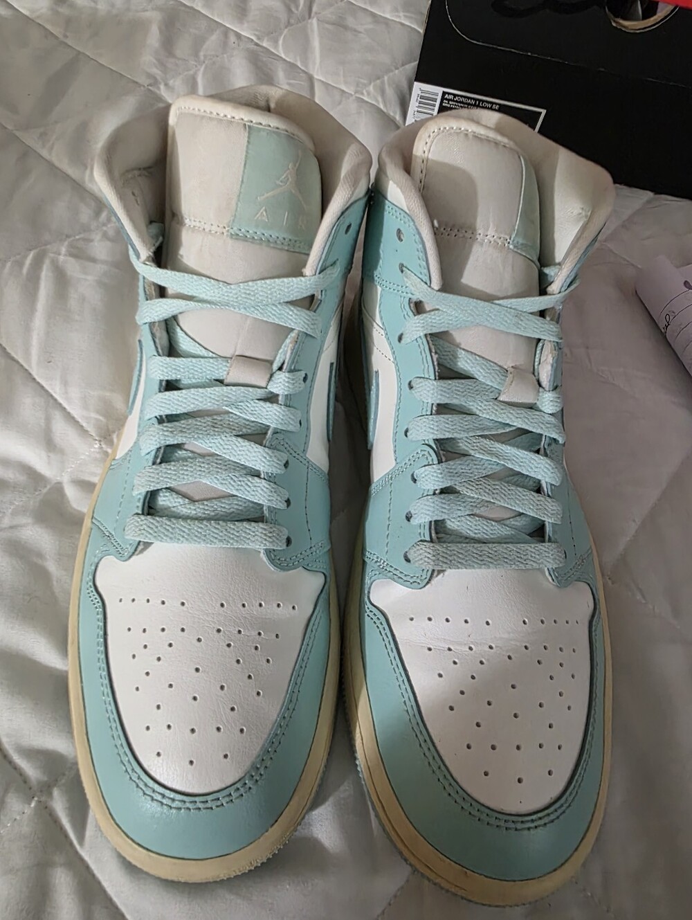 Jordan 1 Mid Womens Sneakers in Aqua and White Size 9.5, Pre-owned.